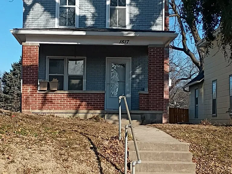 1517 Commercial St — Photo 2
