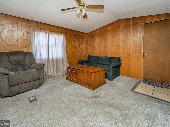 4th image of 10 Peach Tree Ln