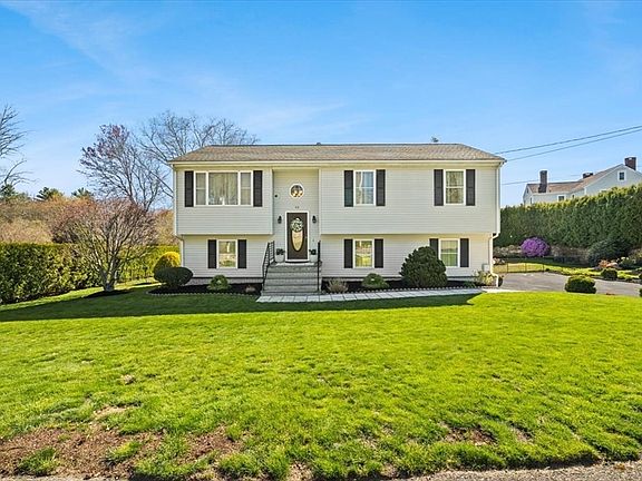 2nd image of 82 Gifford Ave