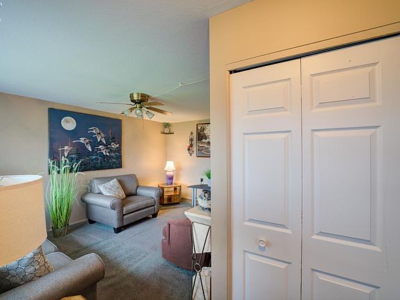 3rd image of 4700 Willow Ave