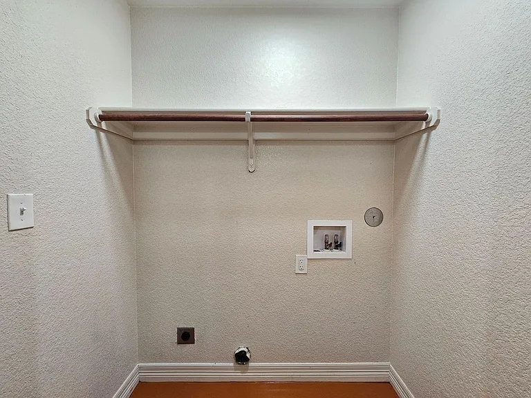 803 Leifester Cir #B — Photo 17