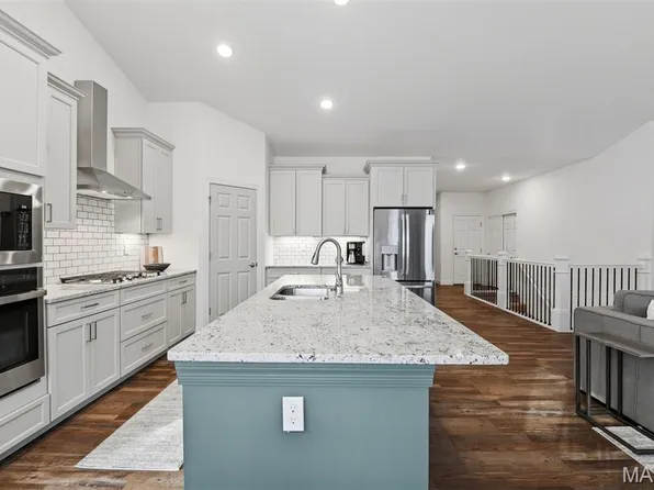 425 Cedar Breaks Ct, Wentzville, MO 63385