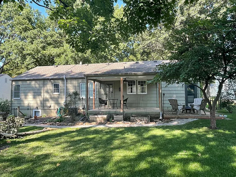 5725 Horton St — Photo 2
