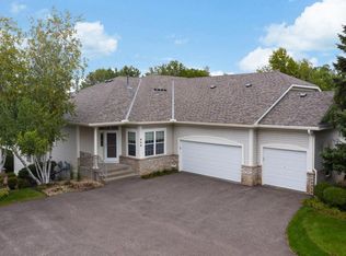 446 Holly Ln N, Oakdale, MN 55128