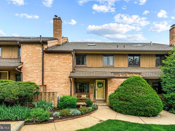 352 Paoli Woods Dr, Paoli, PA 19301