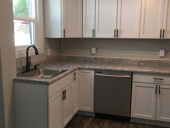 5th image of 2215 Seymour Ave #B