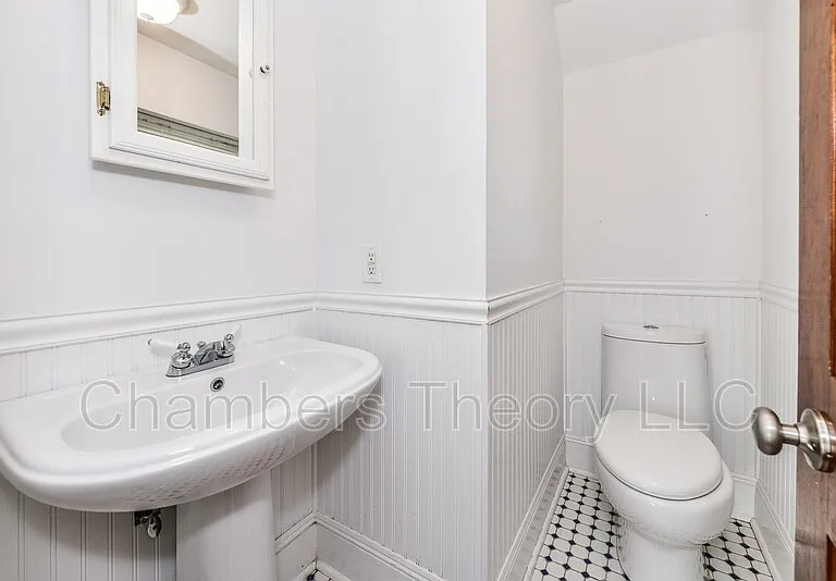 635 N West St — Photo 40