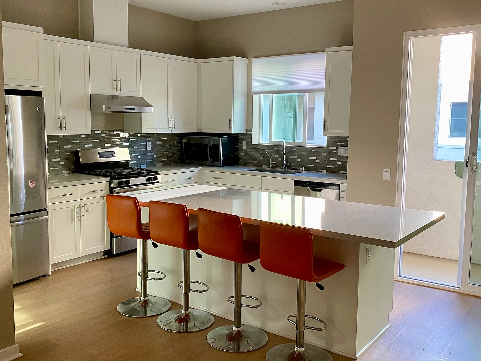 3 bed, 3.5 bath, 1676 sqft, $4,060 — Photo 1