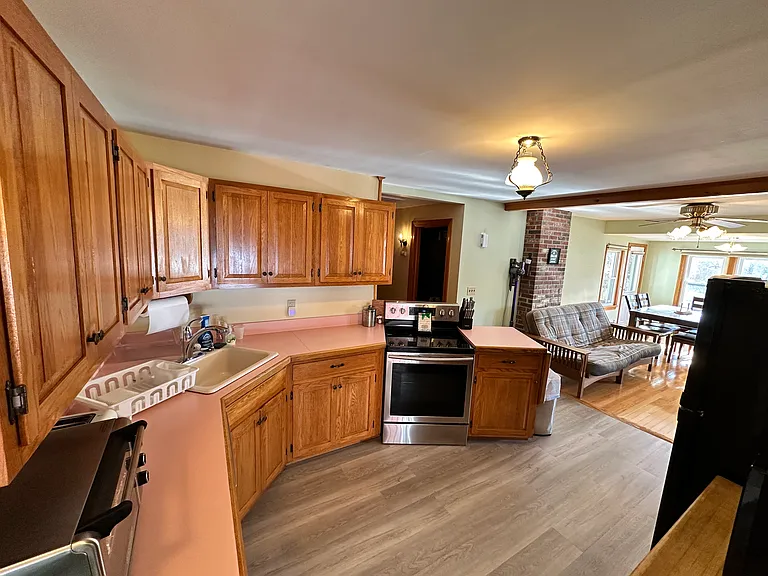 64 Flanders Rd — Photo 10