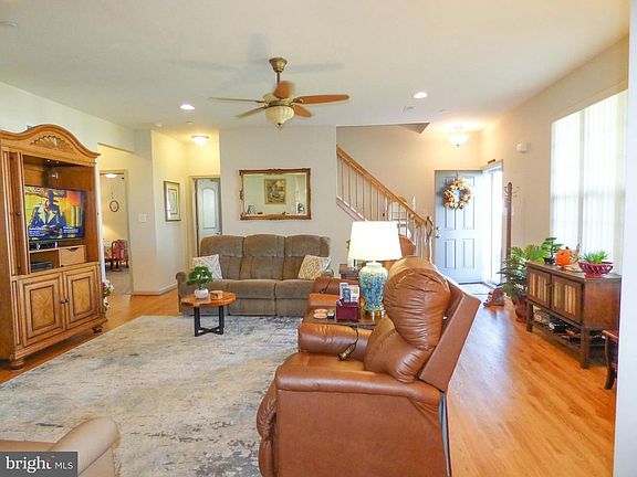 4th image of 151 Dolomite Dr