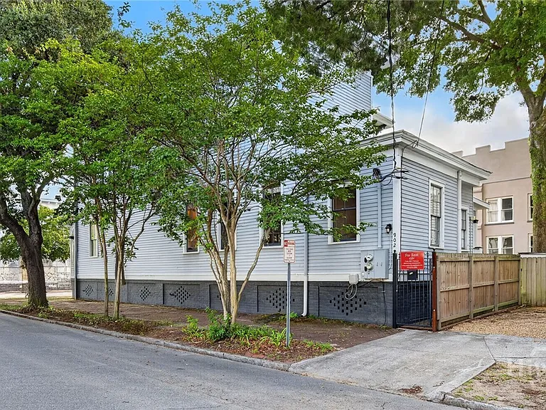 902 Barnard St — Photo 2