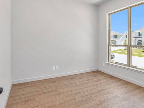 5th image of 1409 Swayze St