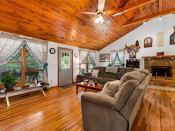 5th image of 906 Mountain Dale Road
