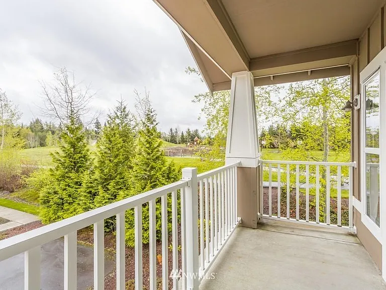 22621 NE Alder Crest Dr — Photo 3