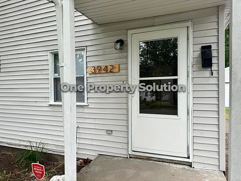 3942 Lincoln St — Photo 2