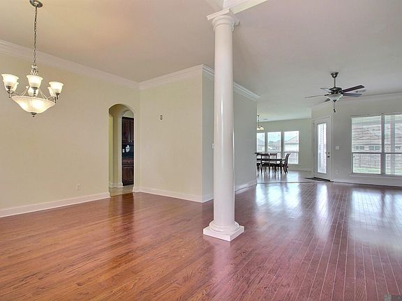 3rd image of 20357 Chaumont Ave