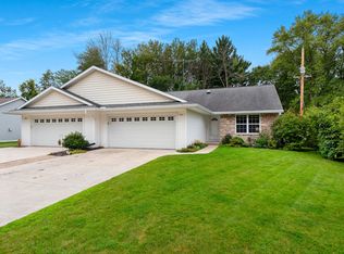 945 Harwood Ave, Green Bay, WI 54313