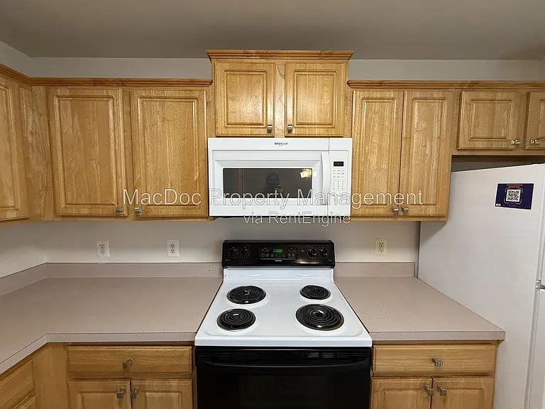 219 Merrill Ct — Photo 9