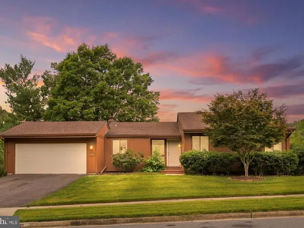 8811 Burbank Rd, Annandale, VA 22003