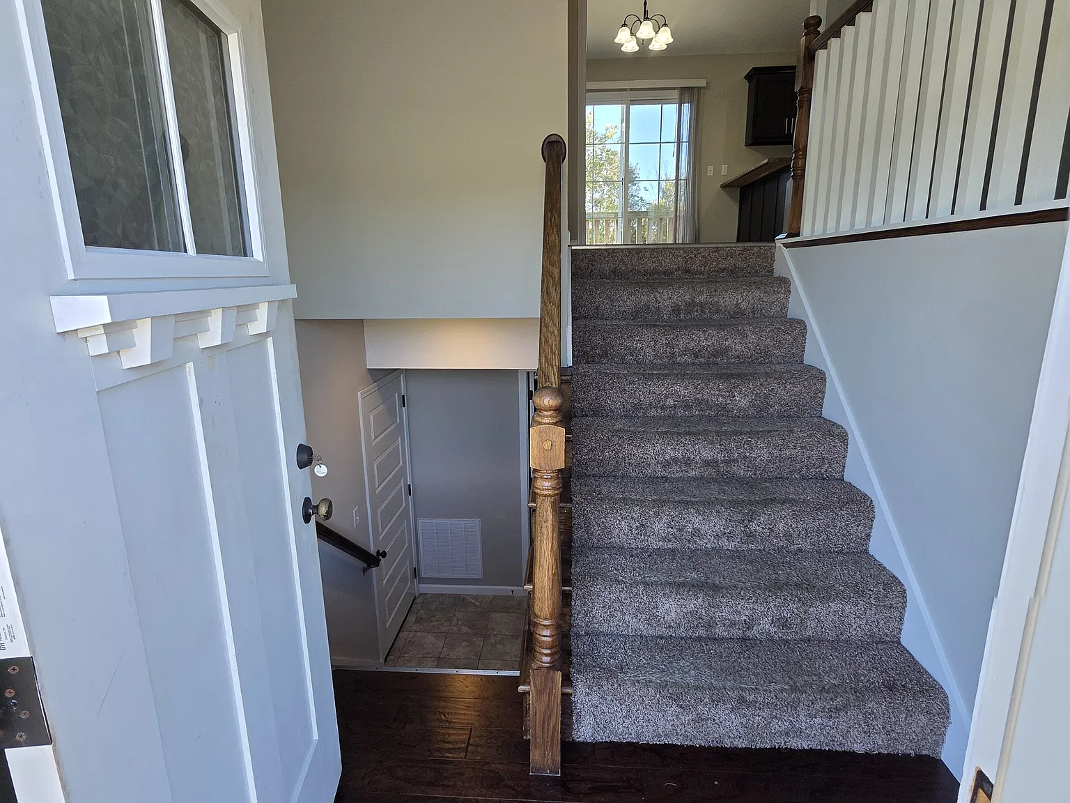 3 bed, 1635 sqft, $2,100 — Photo 2