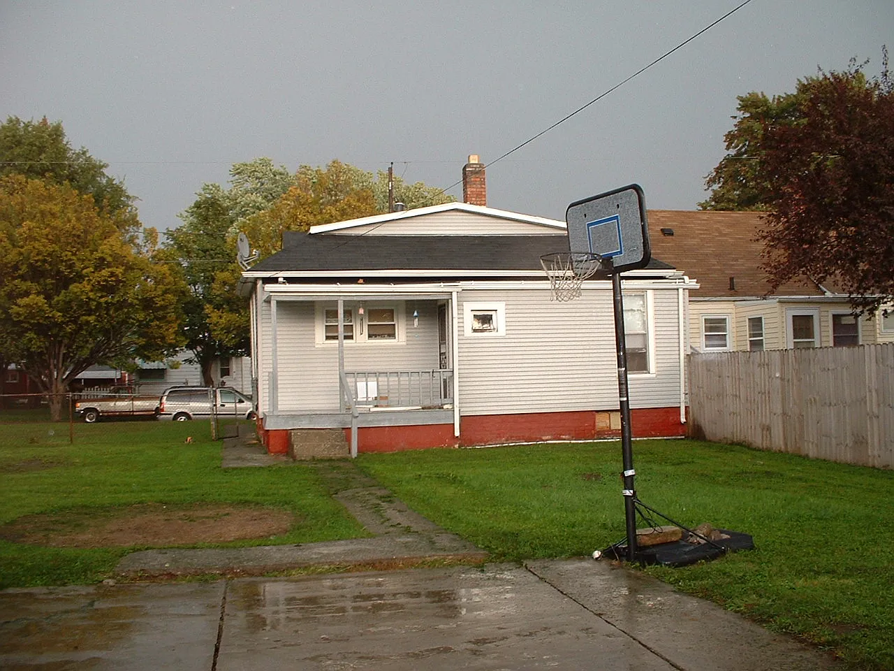 3 bed, 956 sqft, $650 — Photo 2