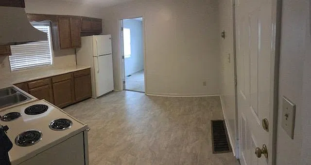 Eat-in kitchen