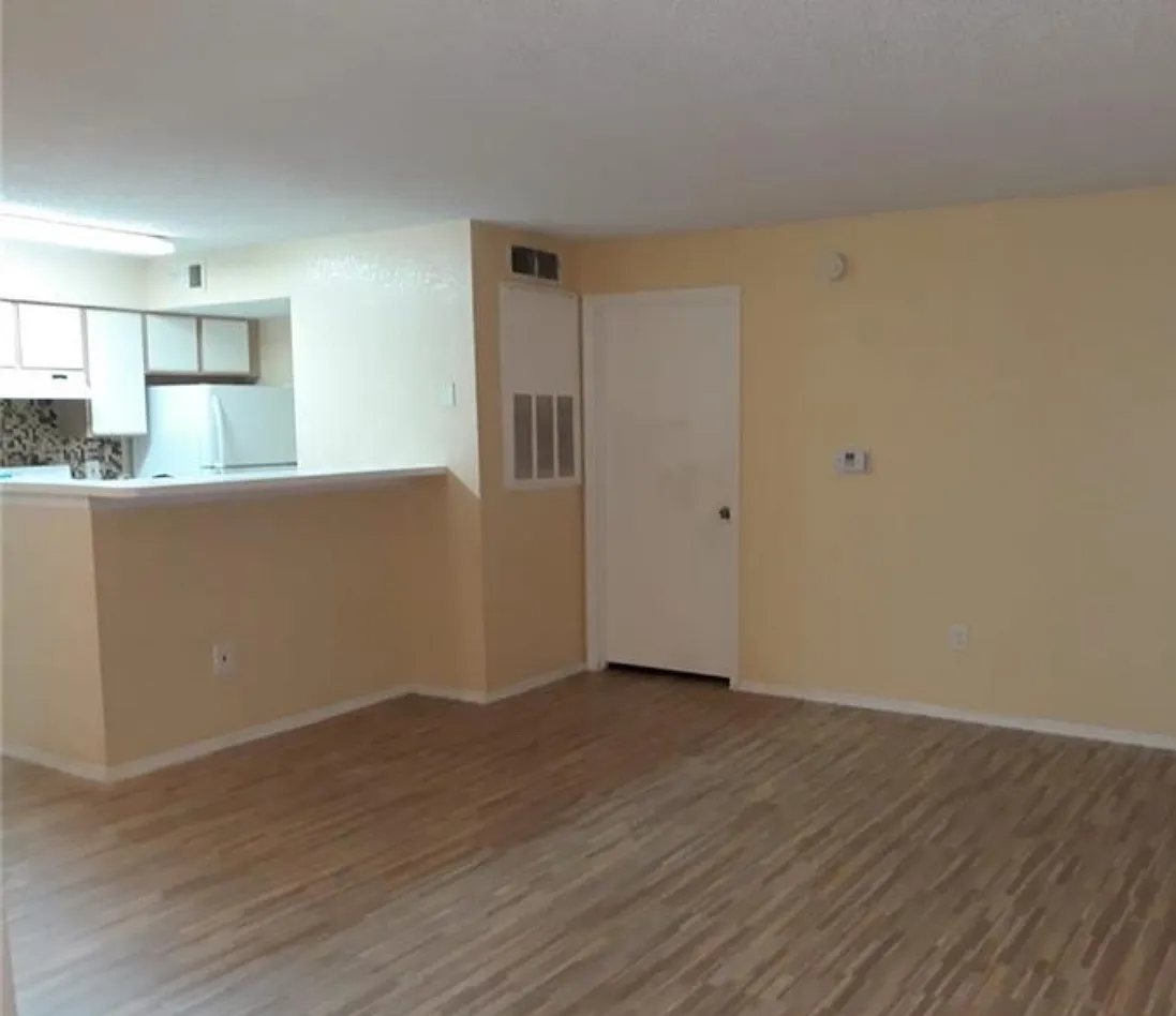 2 bed, 1026 sqft, $1,650 — Photo 2
