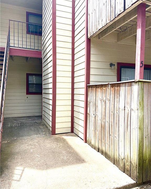 2nd image of 1107 Verde Dr APT 5