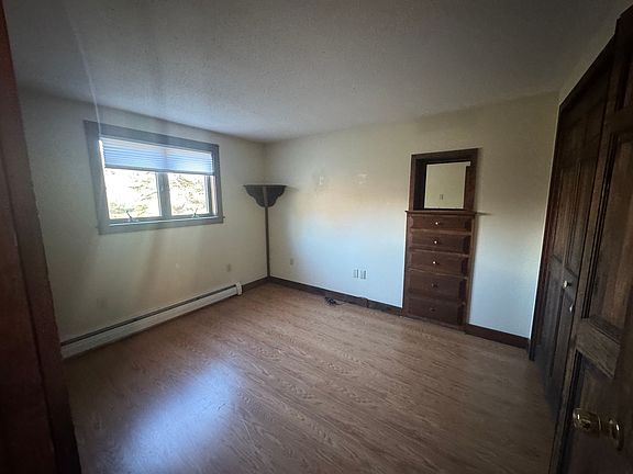 4th image of 35 Maple St