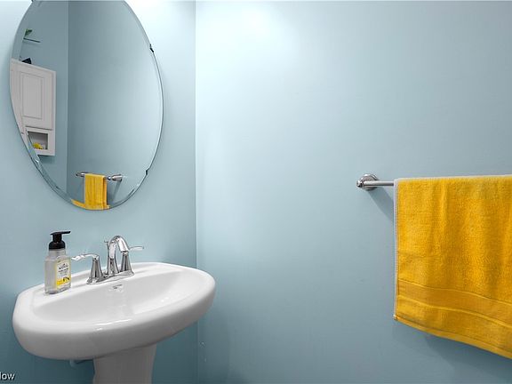 3rd image of 100 Yellowstone Ct #2083F