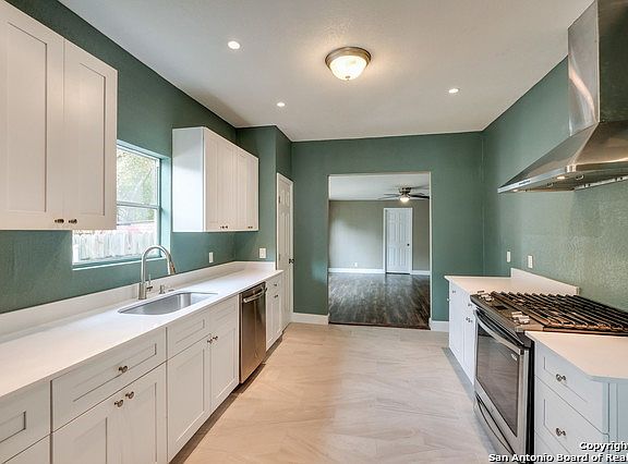 5th image of 1815 W Huisache Ave