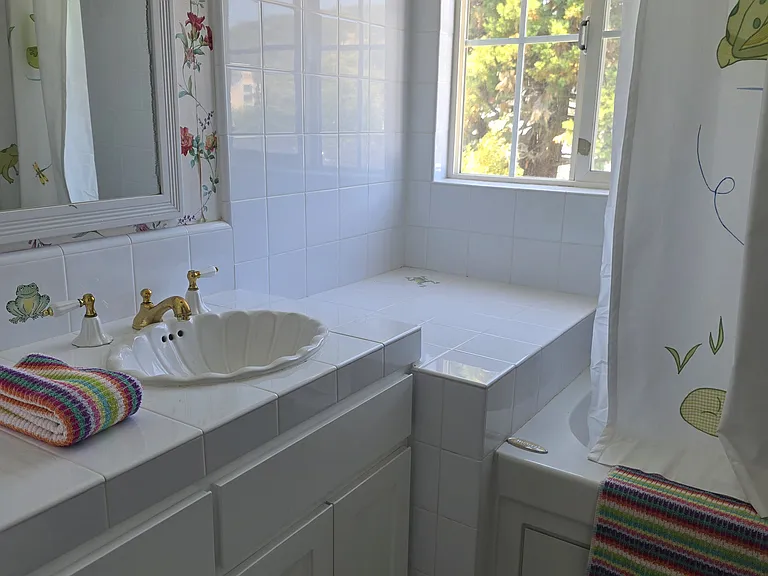 191 Pickwick Dr — Photo 9