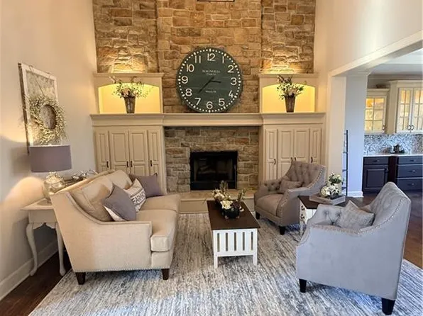 26418 W 109th Ter, Olathe, KS 66061