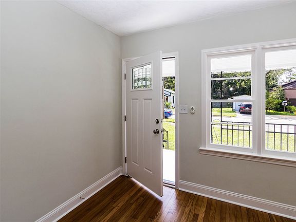 3rd image of 85 1/2 Douglas Ave