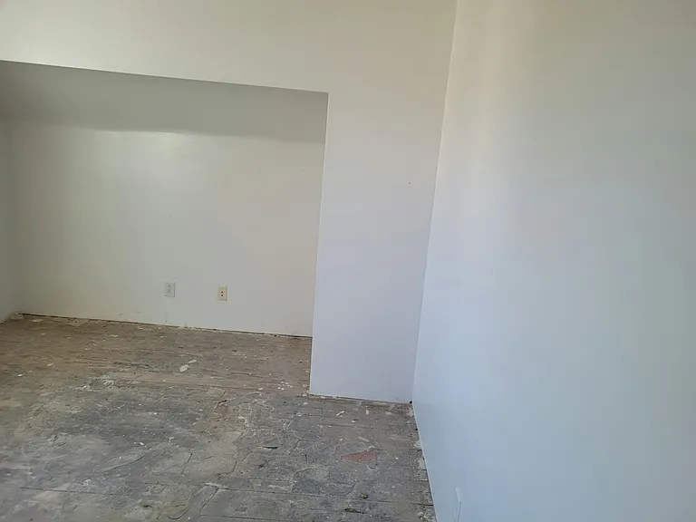 332 N French St — Photo 12