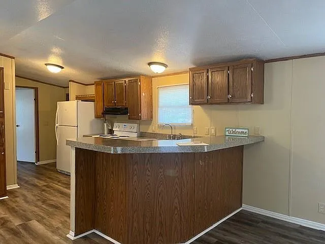 3 bed, 2.0 bath, 1216 sqft, $1,300 — Photo 3