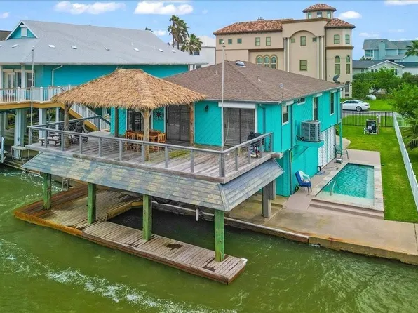 1222 Oahu Dr, Tiki Island, TX 77554