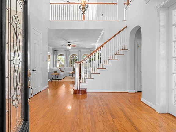 3rd image of 6110 Peachtree Hill Court