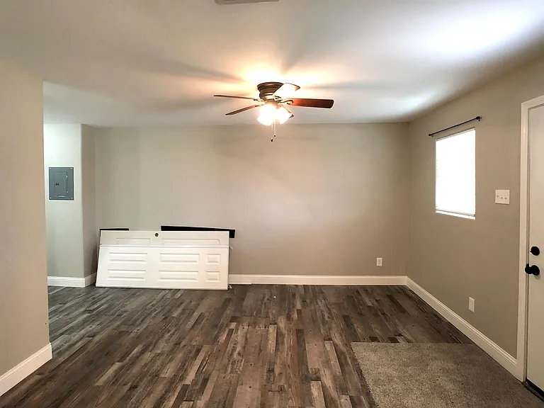 2409 Crews St — Photo 5