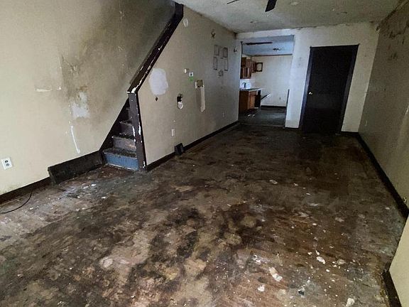 4th image of 1870 E Schiller St
