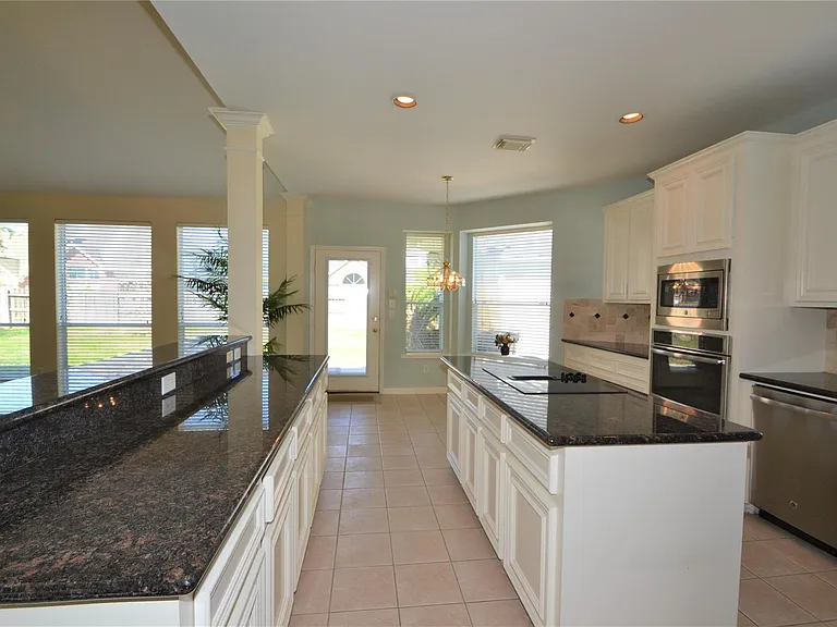 1711 Emma Cove Ct — Photo 14