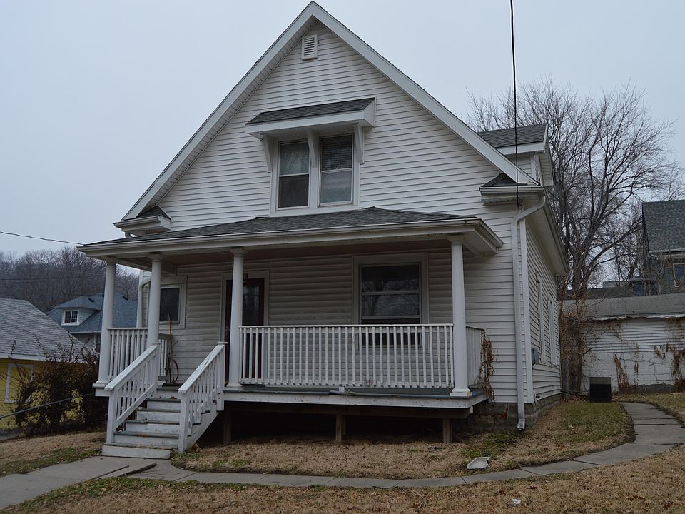1st image of 210 Fuller Ave
