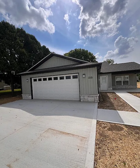 220 S Taylor St — Photo 1