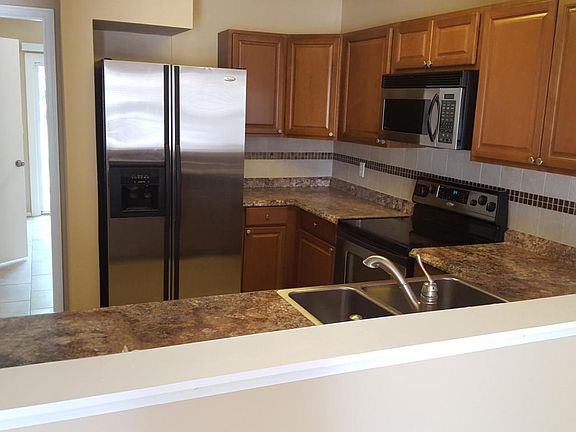 3rd image of 4953 Knightsbridge Cir N