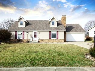 606 Wilshire Dr, Washington, IL