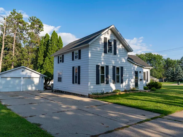 1210 S Pearl St, New London, WI 54961