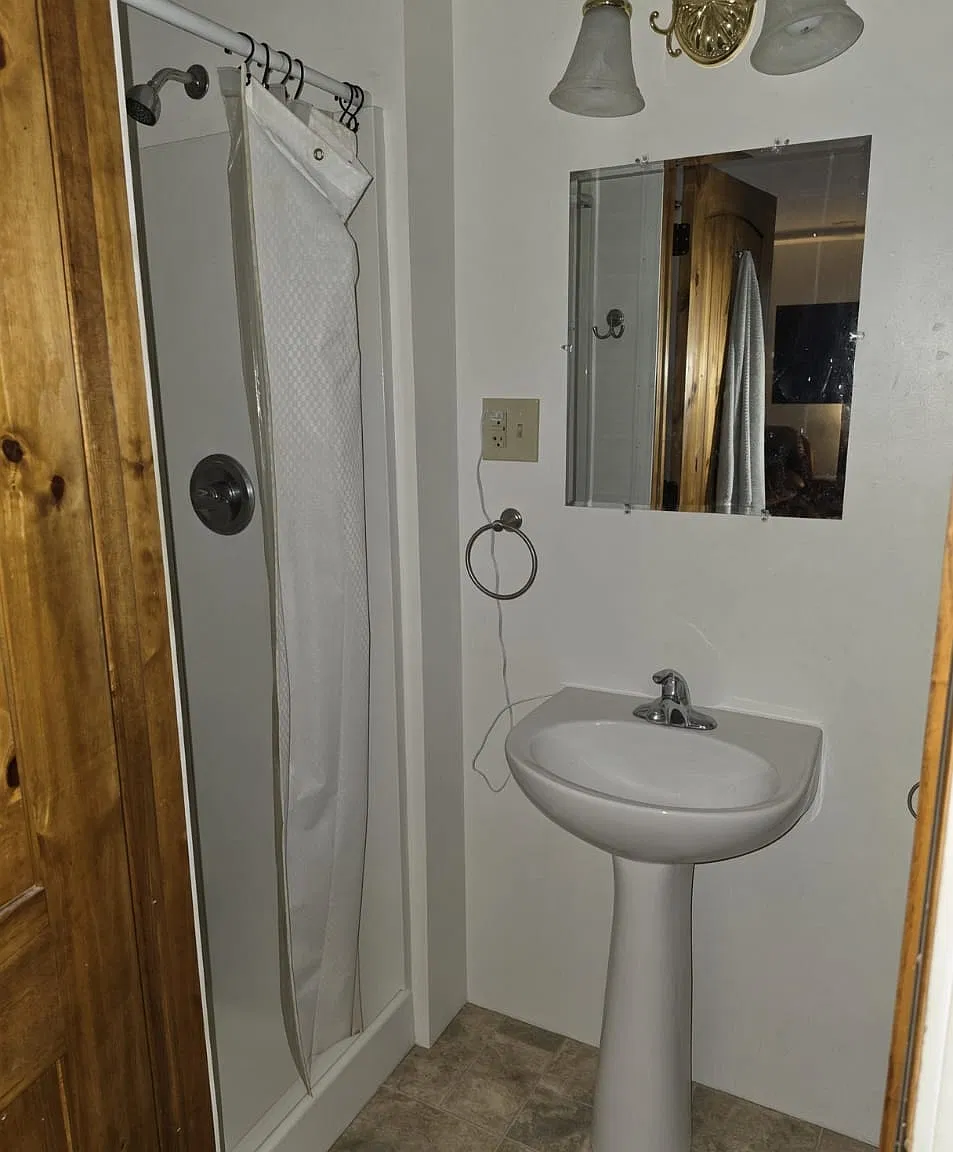4 bed, 2200 sqft, $4,000 — Photo 4