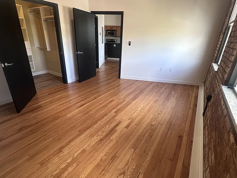2800 Mayfield Rd — Photo 3