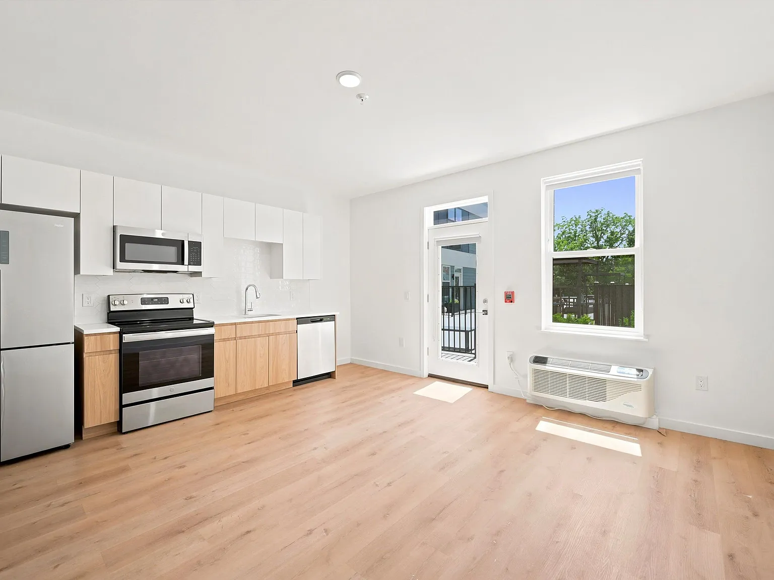 Studio, 413 sqft, $1,130 — Photo 2