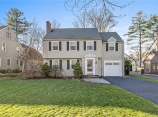 69 Foxcroft Rd, West Hartford, CT 06119